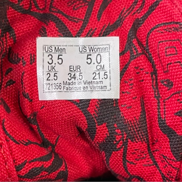 Vans SZ 3.5 Marvel Avengers Old Skool Shoes Captain America - Picture 7 of 8